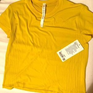 NWT LULULEMON TRAIN TO BE SHORT SLEEVE 💕 8
